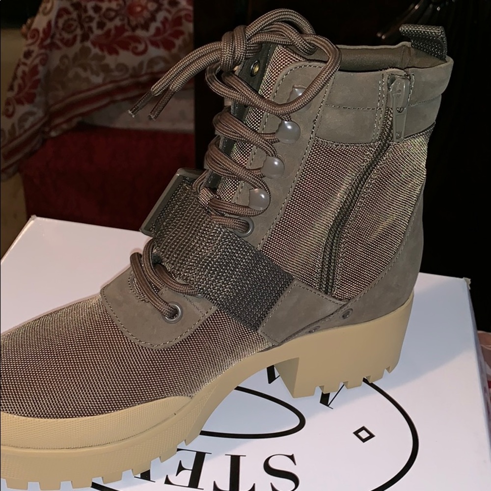 Grady olive Multi boots!!!!
